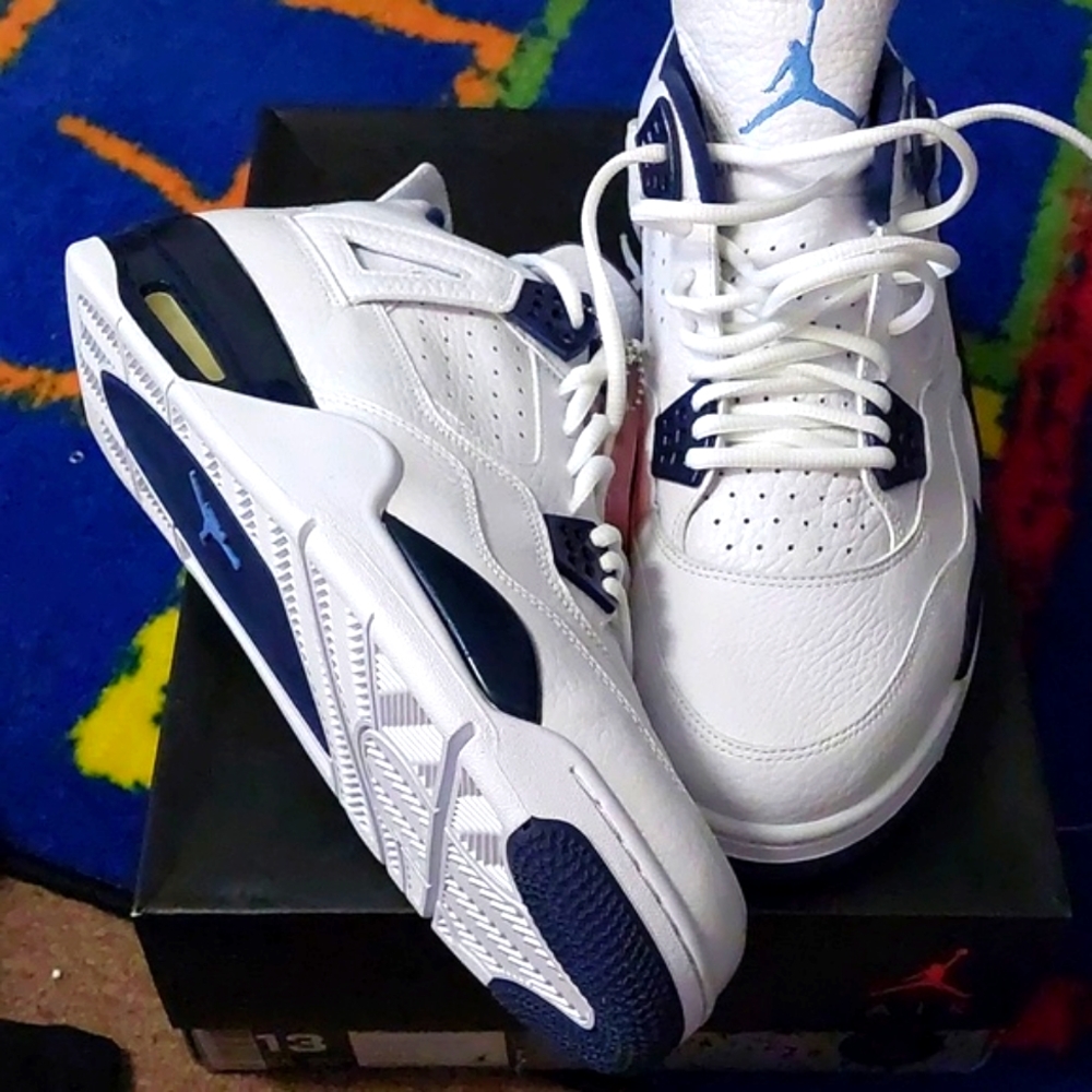 Jordan 4s - Picture 2 of 4